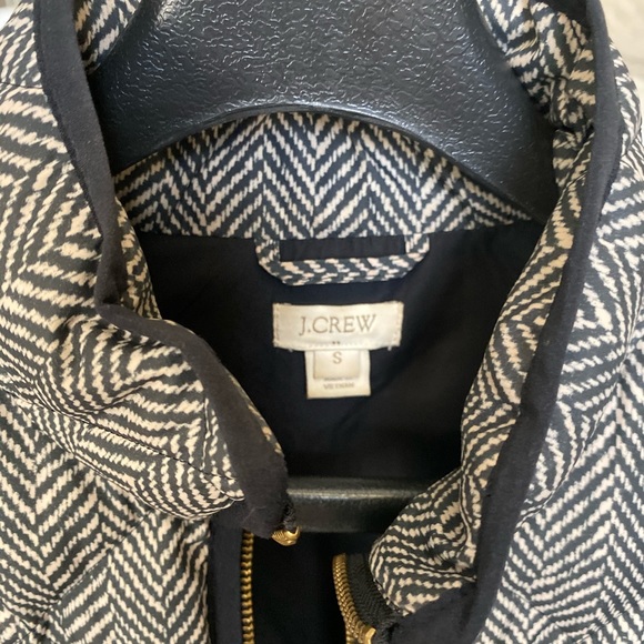 JCrew herringbone quilted puffer vest. - Picture 4 of 4